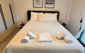 Tiffany'S Apartments -2' Walk From Metro
